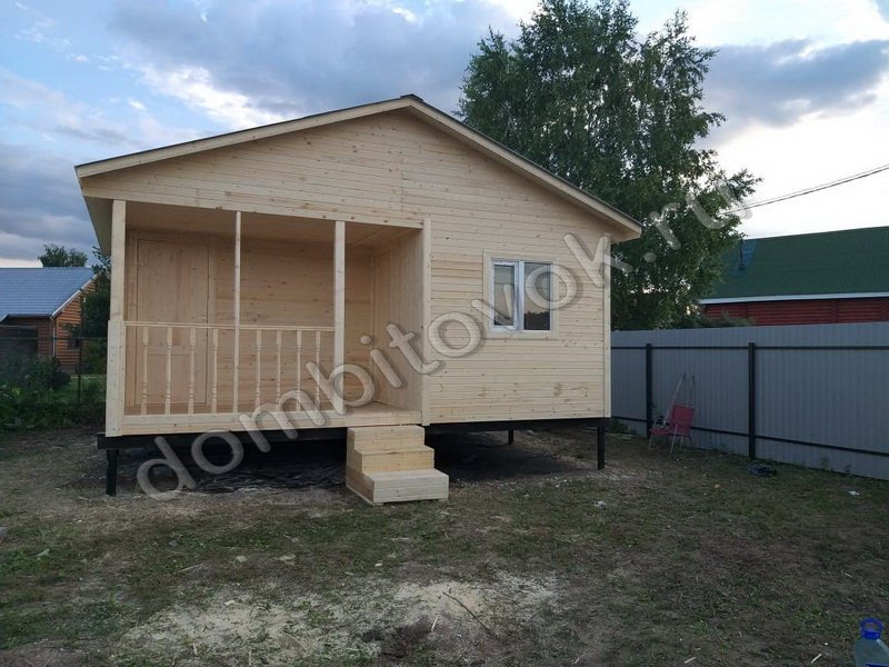 Домик садовый с террасой, прихожей и двумя спальнями фото