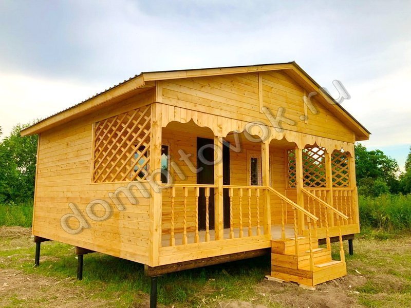 Дачный домик с открытой верандой фото
