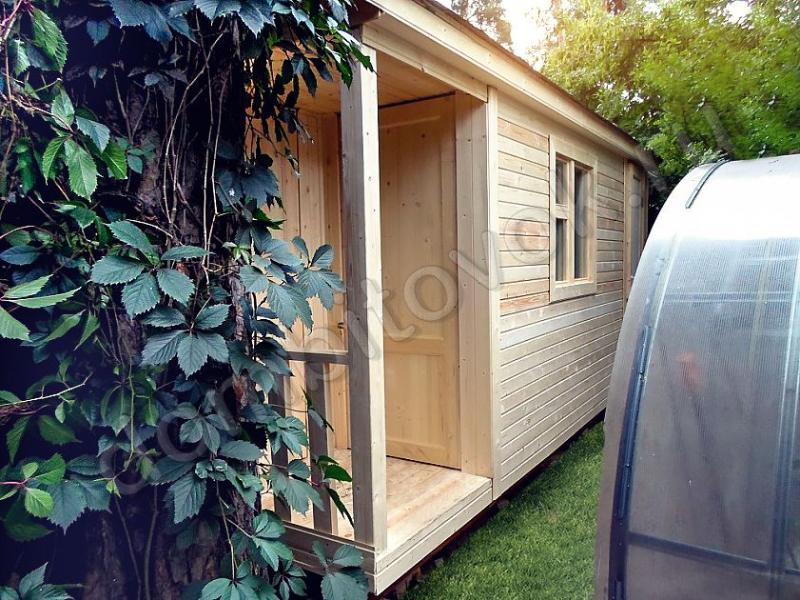 Бытовка с крыльцом и помещением для инвентаря фото