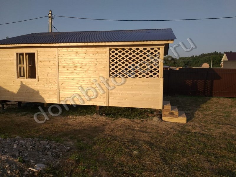 Двухкомнатный садовый домик с террасой, ширина 4 метра фото