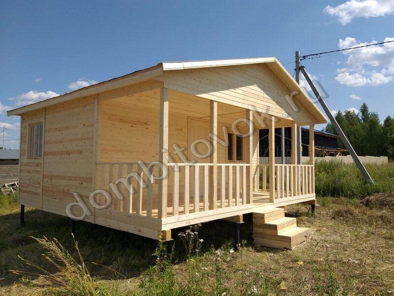 Дачный домик с террасой и двумя комнатами фото