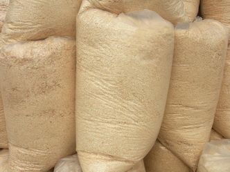 Опилки хвойных пород дерева бесплатно.