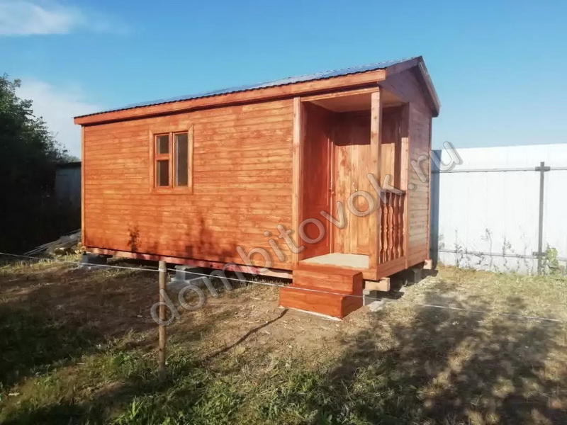 Бытовка с крыльцом и помещением для инвентаря фото