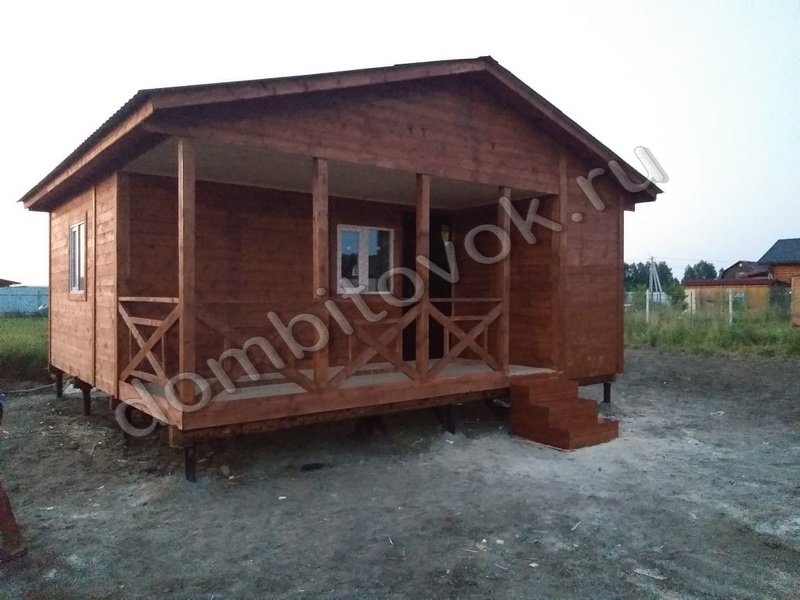 Дачный деревянный дом с террасой, санузлом и двумя комнатами фото