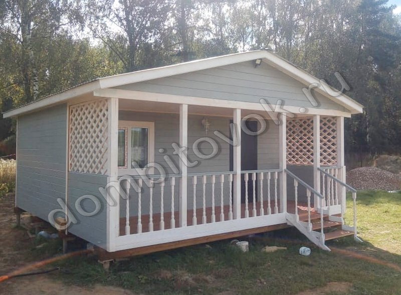 Дачный домик с открытой верандой фото