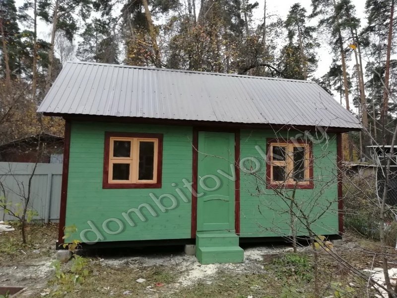 Садовый одноэтажный домик с тамбуром и двумя спальнями фото