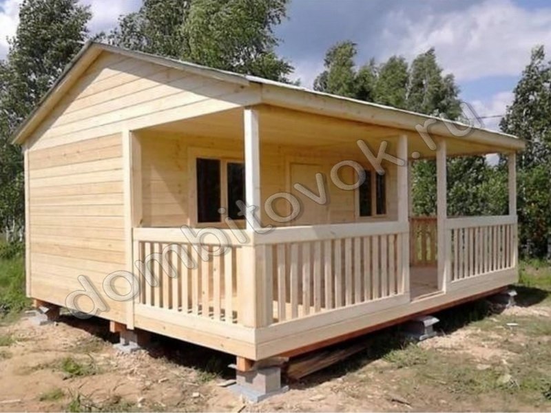 Дачный домик с открытой верандой фото
