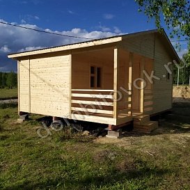 Садовый дачный домик с верандой и двумя комнатами фото