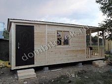 Фото бытовки с верандой и металлической дверью (утеплённая)