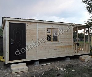 №27 Бытовка с верандой и металлической дверью (утеплённая)