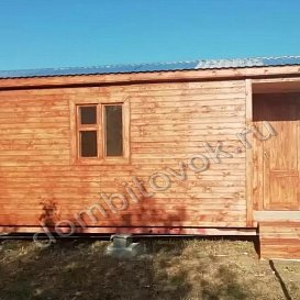 Фото бытовки с крыльцом 1х1 и помещением для инвентаря, размер 6х2,3м, крыша двух-скатная