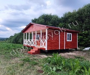 №11 Дачный домик с террасой и двумя комнатами