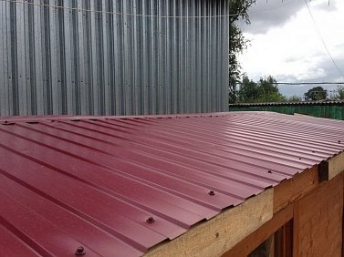 №17 Покрытие крыши цветным железом C8