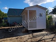 Бытовка с крыльцом и помещением для инвентаря фото