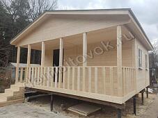 Дачный домик с террасой и двумя комнатами фото