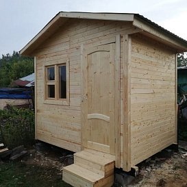 Маленькая бытовка для дачи