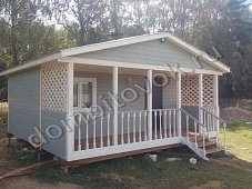 Дачный домик с открытой верандой фото