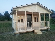 Дачный домик с открытой верандой фото