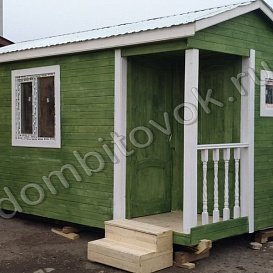 Бытовка деревянная с двускатной крышей из профнастила