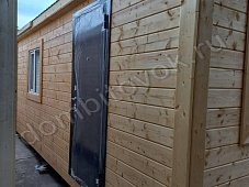 Фото хозблока с металлической дверью