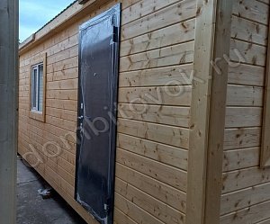 №12 Хозблок с металлической дверью